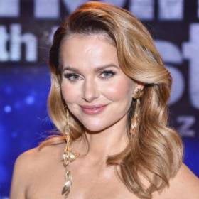 RMF Extra: Paulina Sykut-Jeżyna bez stanika. Dziennikarka bez mocnego makijażu zachwyca