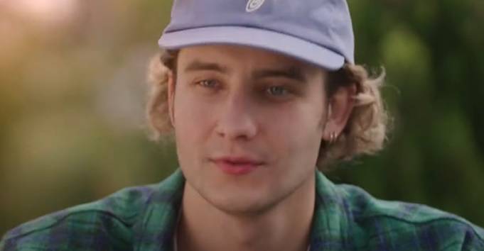 Adam z "Love Island 7" nie przekonał do siebie widzów. "Nagle wielce zakochany". Wprost piszą o "ustawce"!