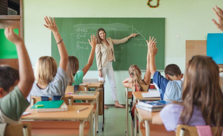 Dzień Nauczyciela 2021. Czy uczniowie muszą pojawić się w czwartek i piątek w szkole?