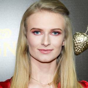 Gwiazda "Top Model" kompletnie nago! Ma na sobie jedynie maseczkę...                                       