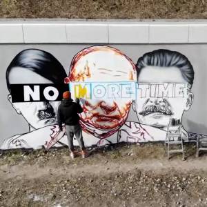 Nowy antywojenny mural w Gdańsku. Putin zestawiony z Hitlerem i Stalinem