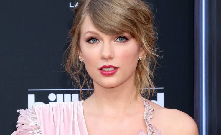 Wpadka Taylor Swift na koncercie. Artystka musiała przerwać występ! Takiego powodu się nie spodziewaliście [WIDEO] 