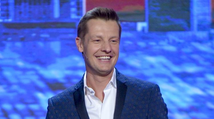 Zmyłka na planie "M jak miłość". Rafał Mroczek pokazał zaskakujący rekwizyt! 