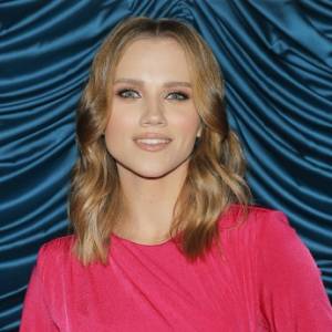 Agnieszka Kaczorowska i metamorfoza. Aktorka postawiła na nową fryzurę! "Raz się żyje" [WIDEO]                                   