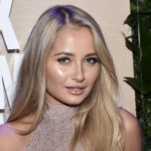 Monika Kozakiewicz z "Love Island" eksponuje obfity biust. Pod zdjęciami rozpętała się burza