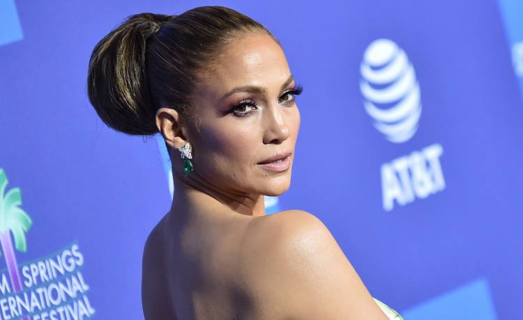 Jennifer Lopez w ogniu krytyki. Wszystko przez nagranie prosto z łazienki [WIDEO]