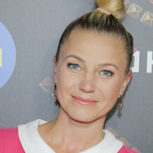 Daria Ładocha pozuje nago przy drzewie. Fani: "Cudowna" [FOTO +18]