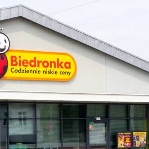 Popularny dyskont informuje o kolejnej akcji. Biedronka oddaje kilka milionów złotych. Na co je przeznacza? 
