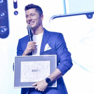 Robert Lewandowski w samych kąpielówkach rozpalił fanów. Pochwalił się formą na zdjęciu z wakacji