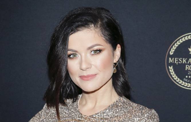 Katarzyna Cichopek odsłoniła wdzięki i posypały się komentarze. "Trochę zbyt wyzywająca poza" [ZDJĘCIA]                 