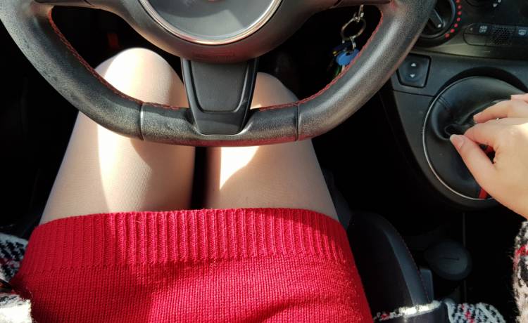 Spoglądasz na kolana współpasażerów? Niedługo wszystkich poinformuje o tym alarm