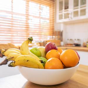 Jesz owoce wieczorem? Oto, co musisz wiedzieć