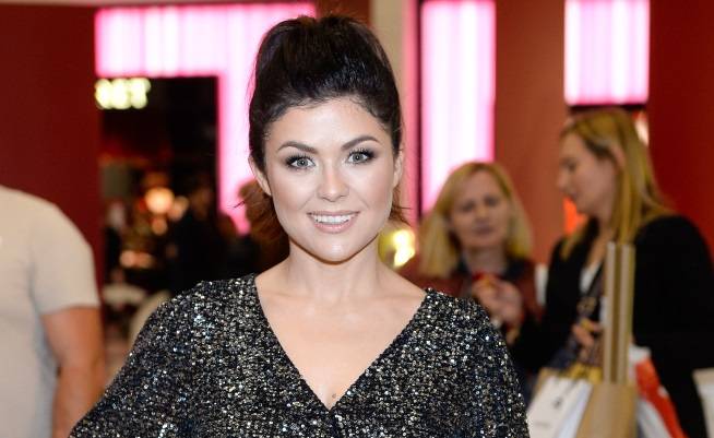 Katarzyna Cichopek ma sobowtórkę? Tak córka gwiazdy "M jak miłość" naśladuje ją na stoku! [ZDJĘCIA]