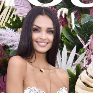 Klaudia El Dursi powala w zmysłowym wydaniu. Głeboki dekolt rzuca się w oczy!