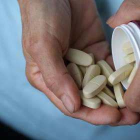 Melatonina – w Polsce bez recepty, w Anglii tylko na receptę. Skąd te różnice?