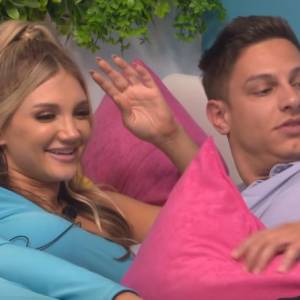 "Love Island". Ostra ocena Mateusza! "Pies na baby" - komentują internauci                                                                   