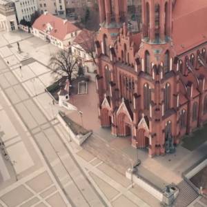 Stan epidemii w Polsce. Pustki na ulicach, wyludnione miasta. Zobacz nagrania [WIDEO]