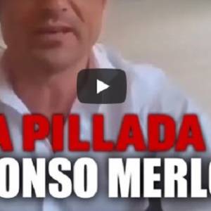 Udzielał wywiadu online, gdy w tle pojawiła się naga kochanka… Niecodzienna wpadka dziennikarza                                                          