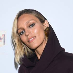 Anja Rubik topless. Polska supermodelka zamieściła w sieci odważny kadr [FOTO +18]