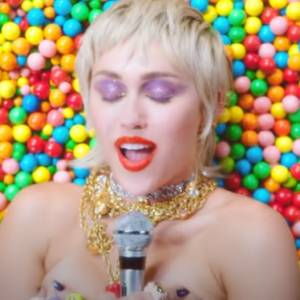 Miley Cyrus z premierą nowego singla! "Midnight Sky" zachwycił fanów!