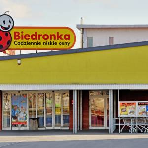 Biedronka sprzedaje maseczki ochronne. Ceny? Całkiem przystępne 