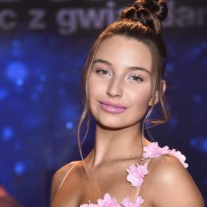 Julia Wieniawa wygrzewa się w jacuzzi. Zaskakujące, co sprawdza w wyszukiwarce! [ZDJĘCIA]