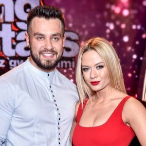  Katarzyna Dziurska i Emil Gankowski w bardzo intymnym kadrze                                            