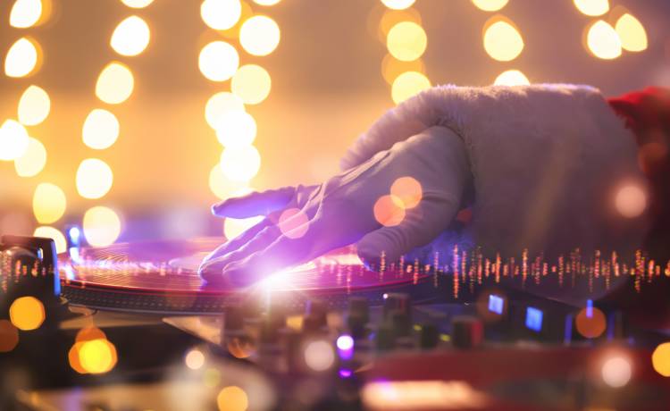 Jakie świąteczne hity są na topie? Te piosenki mają miliony wyświetleń!