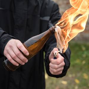 41-latek próbował podpalić restaurację? Rzucił w pracownika koktajlem Mołotowa!