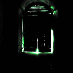 Jak z horroru. Internauta znalazł w domu zablokowane drzwi. Nie wiadomo co się z nim stało 