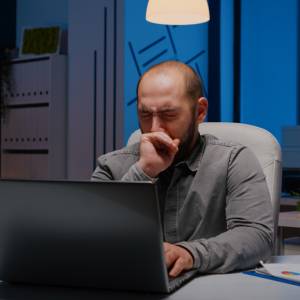 Ciągle chce Ci się spać w ciągu dnia? Oto możliwe przyczyny