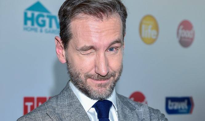 Piotr Kraśko pokazał zabawne zdjęcie. Dziennikarz porównał swojego syna do królowej Elżbiety II! Internauci rozbawieni                                                                    