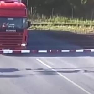 Ten film pokazuje, czego kierowcy nie powinni robić na torach! Nagranie ku przestrodze [WIDEO]
