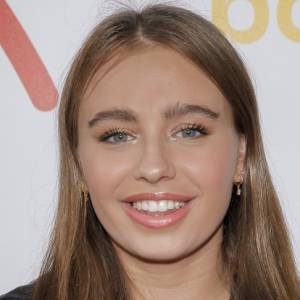 Oliwia Bieniuk hipnotyzuje. Stanęła przed aparatem tylko w białej bieliźnie. "Bogini" [FOTO]