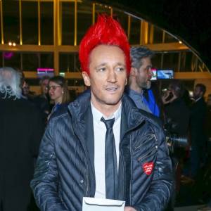 Michał Wiśniewski pokazał się z wygoloną głową. Na nowym zdjęciu wokalista jest nie do poznania!