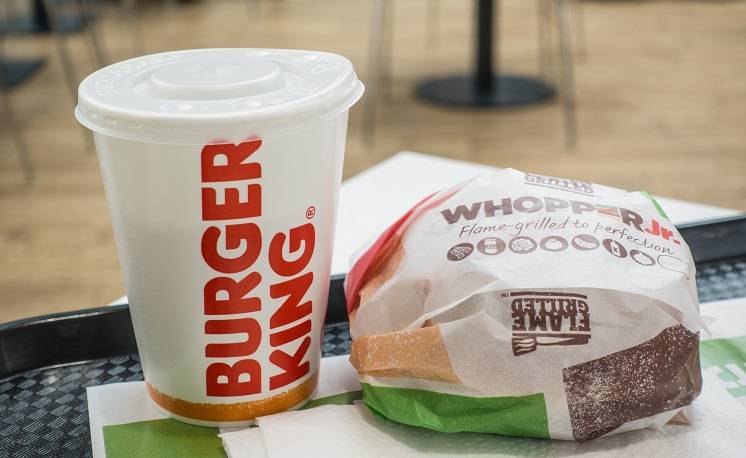 Burger King zachęca do kupowania frytek McDonald's: „W tę sobotę kup frytki z Maka”. Co tu się dzieje?
