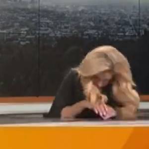 Pogodynka zemdlała i upadła na podłogę. Wszystko w telewizji na żywo [WIDEO]