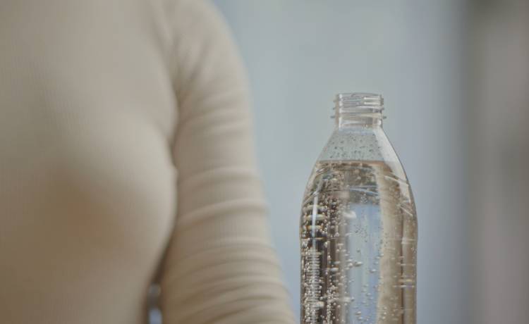 Woda w plastikowej butelce, fot. Shutterstock