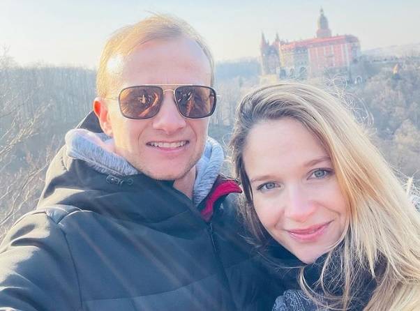 Marta z programu: "Rolnik szuka żony" eksponuje ciążowy brzuch. Jej wpis skomentowała inna uczestniczka show!