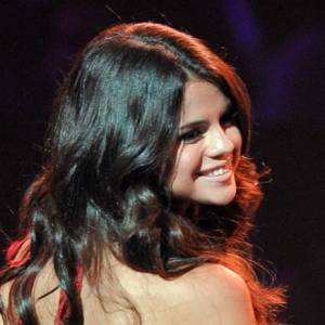 Selena Gomez o lęku, depresji i samotności. Piosenkarka wraca z nowym utworem "Anxiety" [WIDEO]