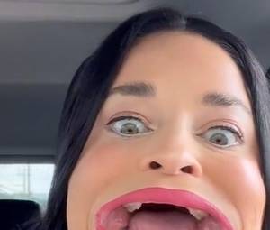 Kiedyś się ich wstydziła, teraz jest z nich dumna. To najszersze usta na świecie! [FOTO]