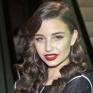 "Rodzinka.pl" wraca? Julia Wieniawa i Wiktoria Gąsiewska pokazały wideo! "Rodzinkowy reunion"