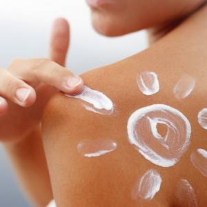 Oparzenia słoneczne - jak sobie z nimi radzić? Sprawdź domowe sposoby!