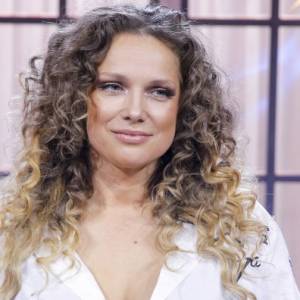 Joanna Liszowska w naturalnej odsłonie. Postawiła na brak makijażu i odsłoniła siwe włosy. "Jaka odmieniona" [ZDJĘCIE]