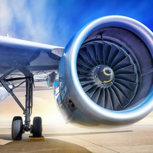 Pasażer wrzucił do silnika samolotu monety. "Na szczęście"