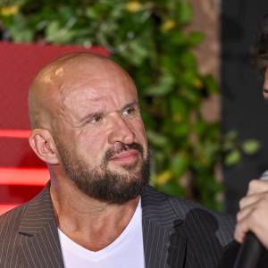 Znany aktor poprosił ukochaną o rękę. Tomasz Oświeciński oświadczył się… byłej żonie! 