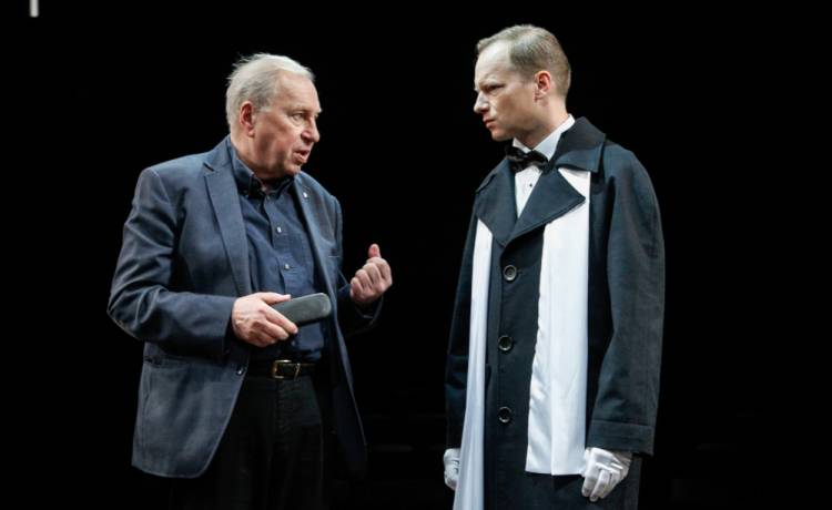 Maciej Stuhr ujawnia, co dzieje się z Jerzym Stuhrem. "Z niektórymi rzeczami już się żegna". W jakim jest stanie?