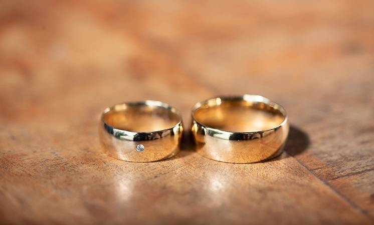 Mężczyzna odnalazł swój ideał kobiety. Poślubił garnek [ZDJĘCIA]