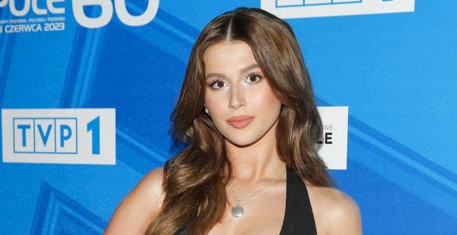 Roxie Węgiel spaceruje po mieście w samym staniku. W komentarzach sypią się gromy [WIDEO]