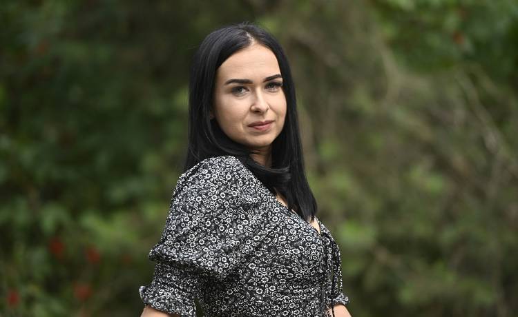 Anna z "Rolnik szuka żony 10" na zdjęciach z wakacji. Głęboki dekolt przyciąga wzrok